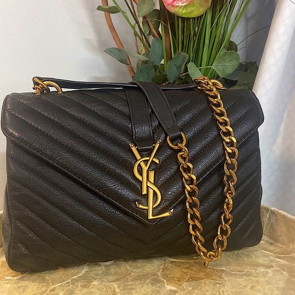 Gorgeous Y S L bag, loulou style, Black quilted leather with gold chains. Beauty - Picture 6 of 6